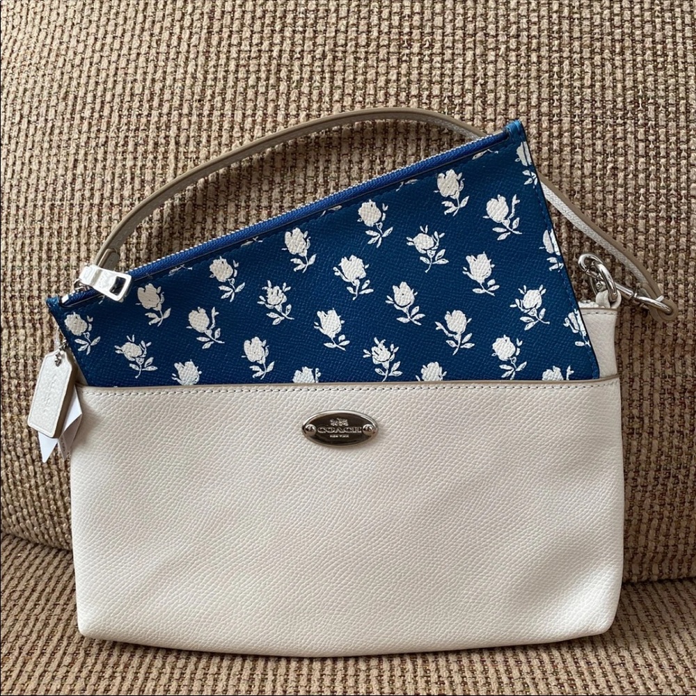 Coach pop pouch
